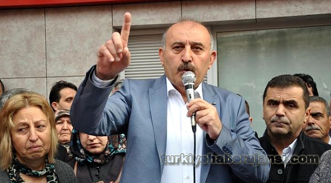 Hüngür Hüngür Ağlayarak İstifa Etti