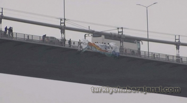 Köprüye Dev Kudüs Pankartı Astılar