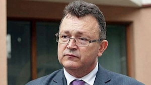 Eski Bakan Vatana İhanetle Yargılanıyor