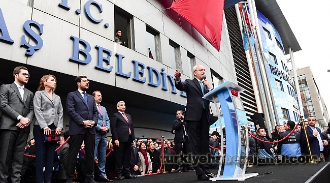 Kılıçdaroğlu Beşiktaş Belediyesi Önünde Açıklama Yaptı