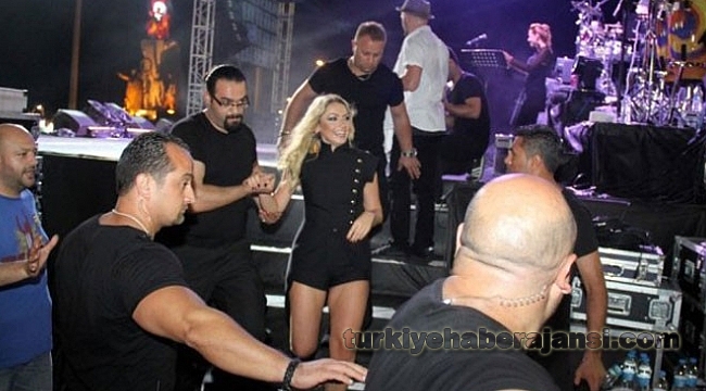 Korumasından Hadise'ye Sigorta Davası