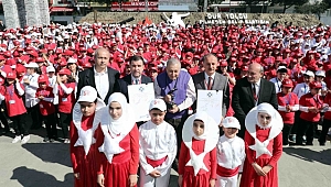1380 Çocuk İşaret Diliyle İstiklal Marşı Okuma Rekoru Kırdı