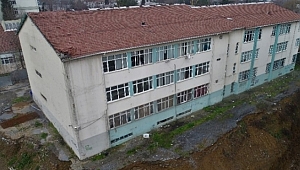 Vali Açıkladı: Tehlikedeki Binada Eğitim Durdu!