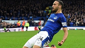 Everton Taraftarından Cenk Tosun'a Özel Pankart
