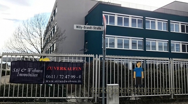 FETÖ Lisesi Battı! Kapıya Bu İlanı Astılar