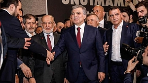 Gül ve Karamollaoğlu Salona Birlikte Geldi