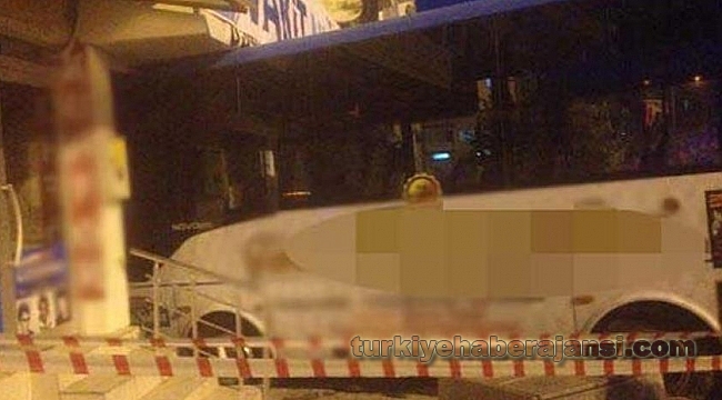 Niğde'de Halk Otobüsü AKP Seçim Bürosuna Çarptı