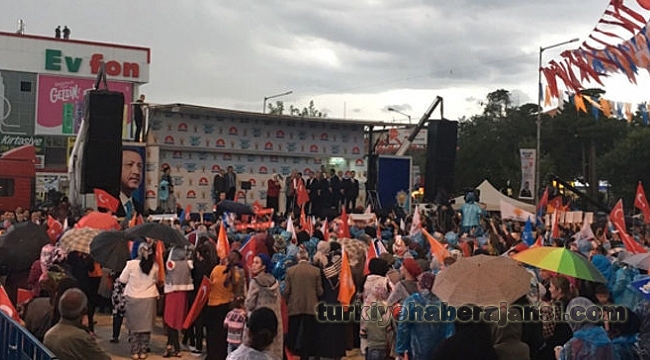 Binali Yıldırım'ı Erzincan'da Az Sayıda Kişi Karşıladı