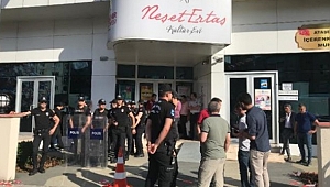 İstanbul'da HDP'liler ve AK Partililer Arasında Broşür Kavgası