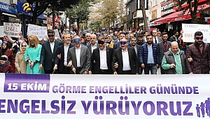 Gözlerini Kapatıp Ellerinde Bastonlarla 1 Kilometre Yürüdüler