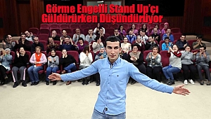 Görme Engelli Stand Up'çı Güldürürken Düşündürüyor