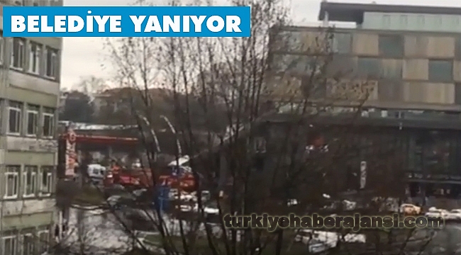 Belediye Binasında Yangın Çıktı! İtfaiye Olay Yerinde..