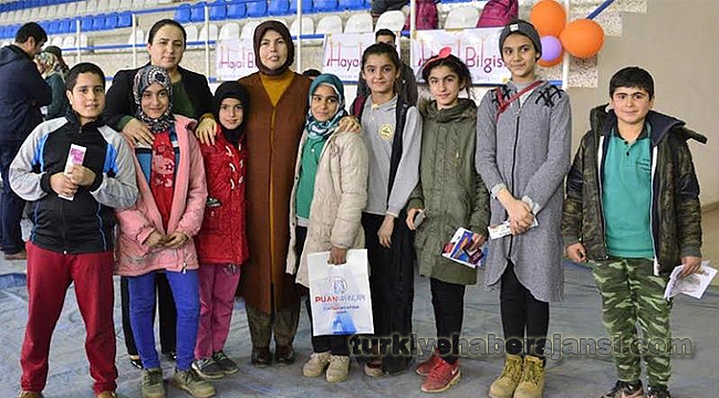 Ayşe Güzeloğlu, Kadınlar Günü ve Kitap Şenliğine Katıldı