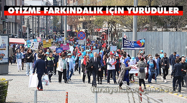 Mavileri Giyip, Otizme Farkındalık İçin Yürüdüler