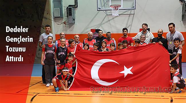 Dedeler Gençlerin Tozunu Attırdı