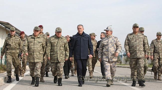 Bakan Akar Suriye Sınırında