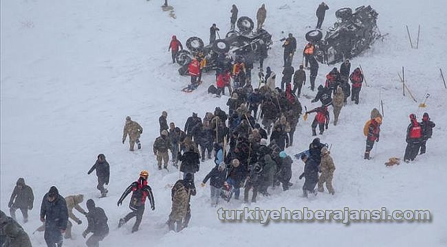 Van'da Arama Ekiplerinin Üzerine Çığ Düştü!..