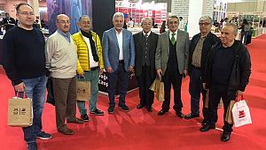 Kitap Fuarında Osman Öztürk'ü Meslektaşları Yalnız Bırakmadı