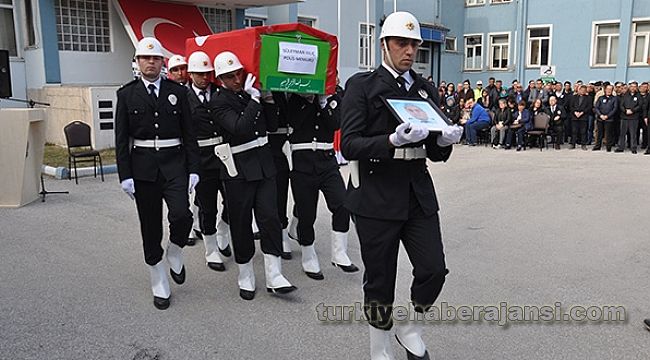 Polis memuru kalbine yenildi