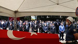 Bakan Soylu, şehit polisi son yolculuğuna uğurladı