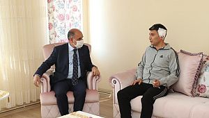 Genel Müdür, saldırıya uğrayan polisi evinde ziyaret etti 