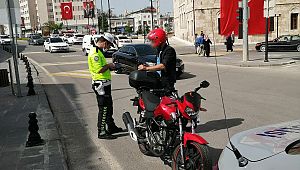 Kask takmayan 4 bin motosiklet sürücüsüne CEZA 