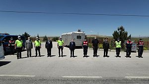 Trafik Noktası'nda polislere bayram kutlaması 