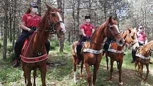 Atlı Polislerden Koronavirüs Denetimi