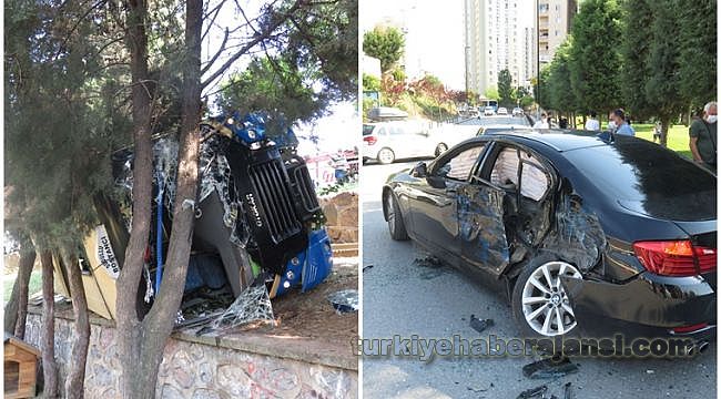 İstanbul'da Minibüs Devrildi!