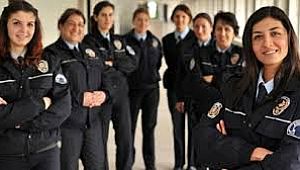 Evlilik Yıl Dönümü Mazeret İzni Polislerin Yüzünü Güldürdü