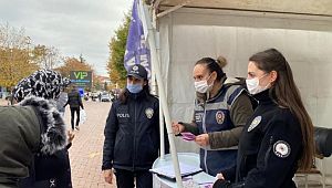 Polis stand açtı, kadınlara KADES'i tanıttı 