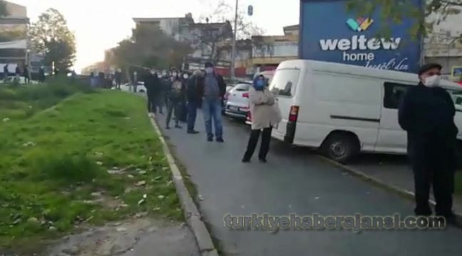 İstanbul'daki Halk Ekmek Önündeki Kuyruk Olay Oldu!