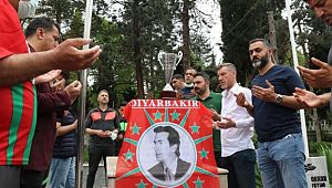  Diyarbekirspor Kupa ve Şampiyonluğu Şehit Okkan'a Armağan etti