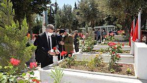 İzmir Emniyet Müdürü Aşkın, Polis Şehitliği'ni Ziyaret Etti
