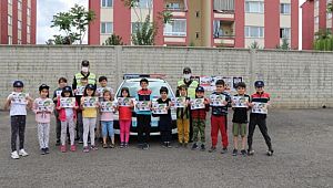Trafik Haftasında Jandarma Sürücüleri Bilgilendirdi, Çocukları Sevindirdi
