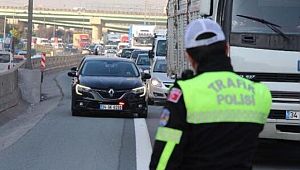 İstanbul'da 1285 araç sürücüsüne emniyet şeridi ihlalinden CEZA 