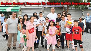 Başkan Bozkurt, Bayramın İlk Gününde Halkla Bayramlaştı