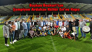 Başkan Bozkurt’tan Şampiyon Ardahan Kültür Evi’ne Kupa 