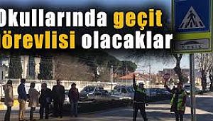 Okul geçidi görevlilerine KIRMIZI DÜDÜK verilecek  