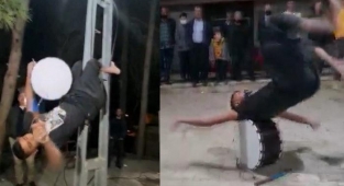 Elektrik direğinde davul şovu şaşkına çevirdi