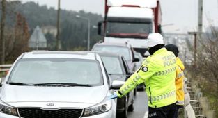 Emniyet şeridinde yakalandı: 'Her gün kullanıyorum' dedi