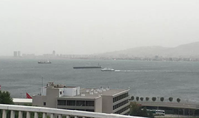 İzmir'de Tüm Arabalı Vapur Seferleri İptal