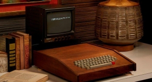 Apple'ın ilk bilgisayarı Apple-1 400 bin dolara satıldı