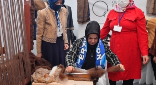 Döğücü Yün Taradı, Ehram Dokudu 