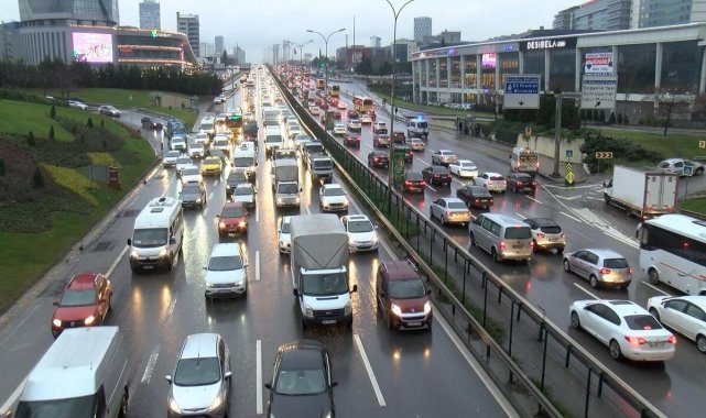 İstanbul'da trafik yoğunluğu yüzde 80'e ulaştı