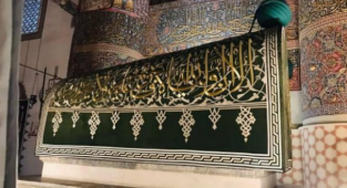 Mevlâna Celâleddîn-İ Rûmî sanduka pûşîdesi 126 yıl sonra yeniden üretildi