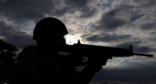 Sınırda 7'si terörist 10 kişi yakalandı