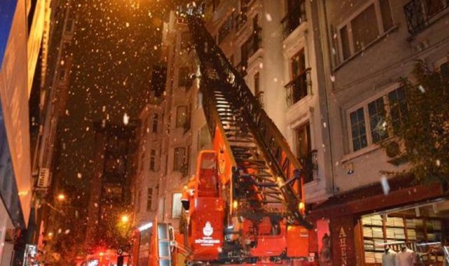 Şişli'de yangın paniği! Mahsur kalanları itfaiye kurtardı