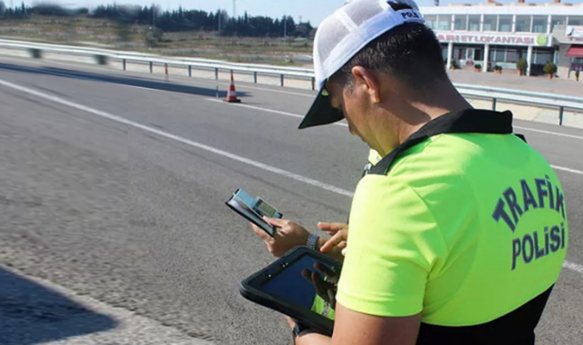 Trafikte Bunu Yapan Yandı! Cezası bin 627 TL