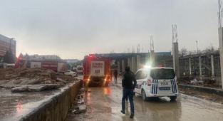 Tuzla'da istinat duvarı çöktü